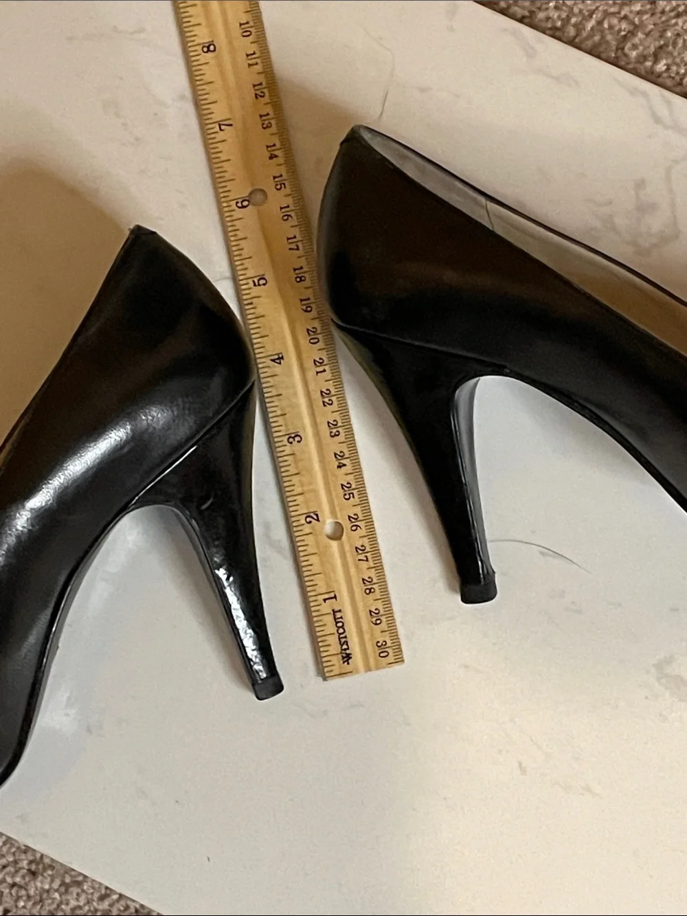 CHANEL Black Patent Leather Pointed Toe Pumps Size EU39 US8 - Picture 9 of 9